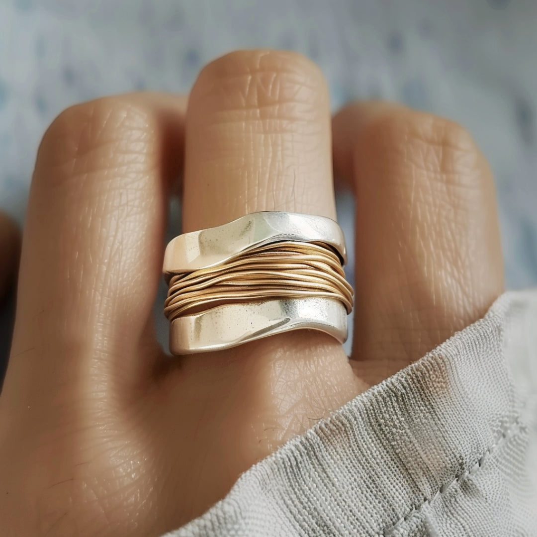 Yara | Brede Ring met Zilveren Band en Gouden Draden